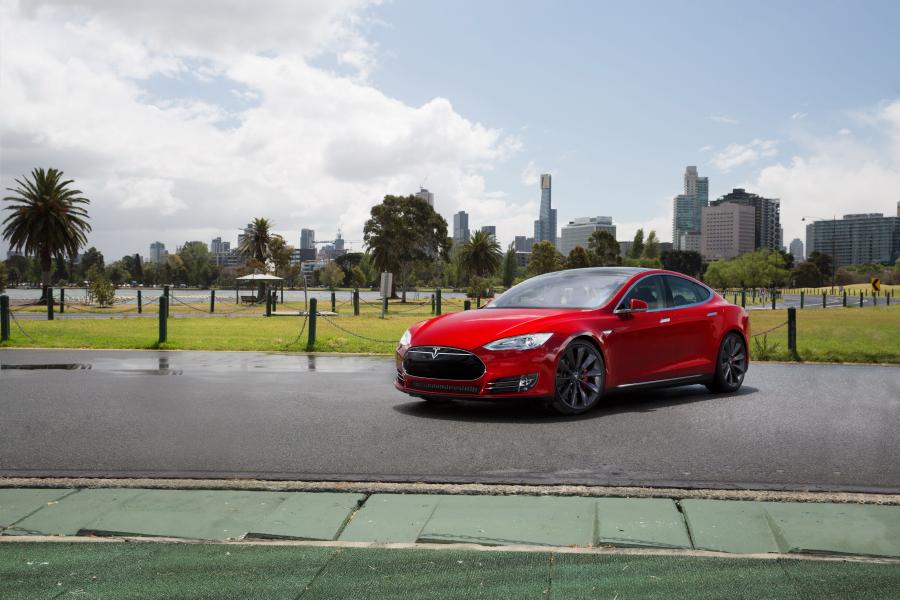  Tesla Model S P85+ 2012 года  (AU) (фото 4 из 11)